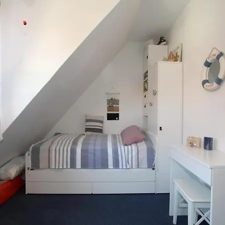 Ferienhaus, Ferienhaus *