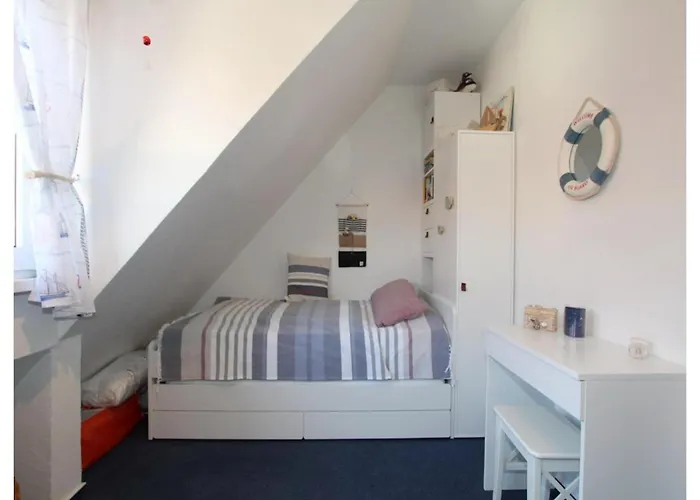 Ferienhaus, Ferienhaus *
